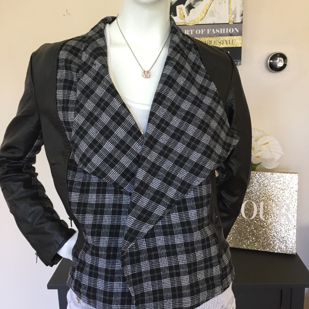 🧨💥MEGA SALE💥🧨  3️⃣ for $20. 
Very  J Jacket